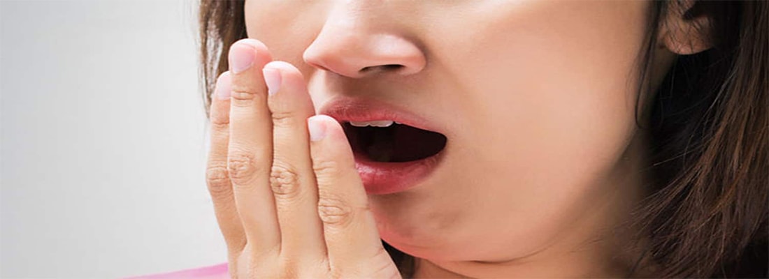 Как справиться с неприятным запахом изо рта